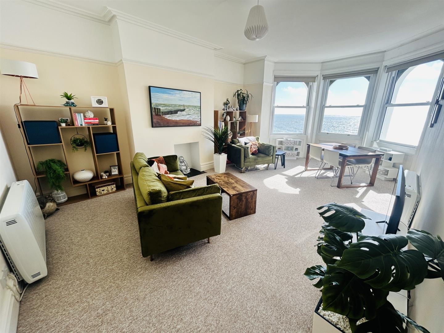3 Bedroom Flat/Apartment. Highcliff Court, 7 South Cliff in Eastbourne, East Sussex 2